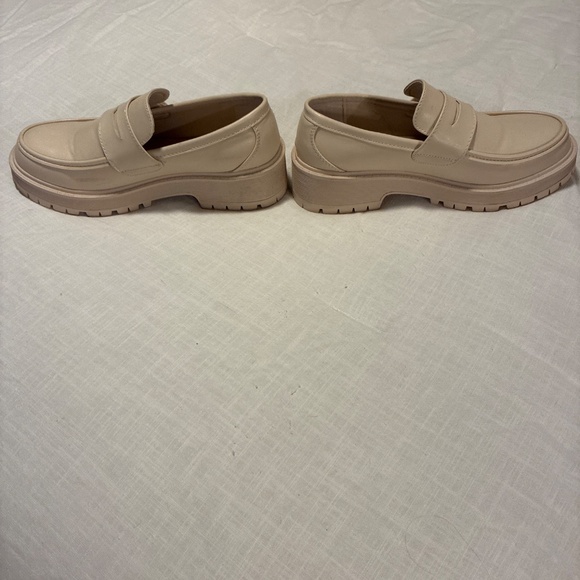 Shoes - Picture 2 of 6